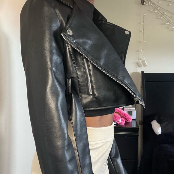 Cropped leather jacket - Picture 3 of 4